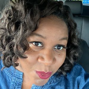 Meet your Posher, Monique